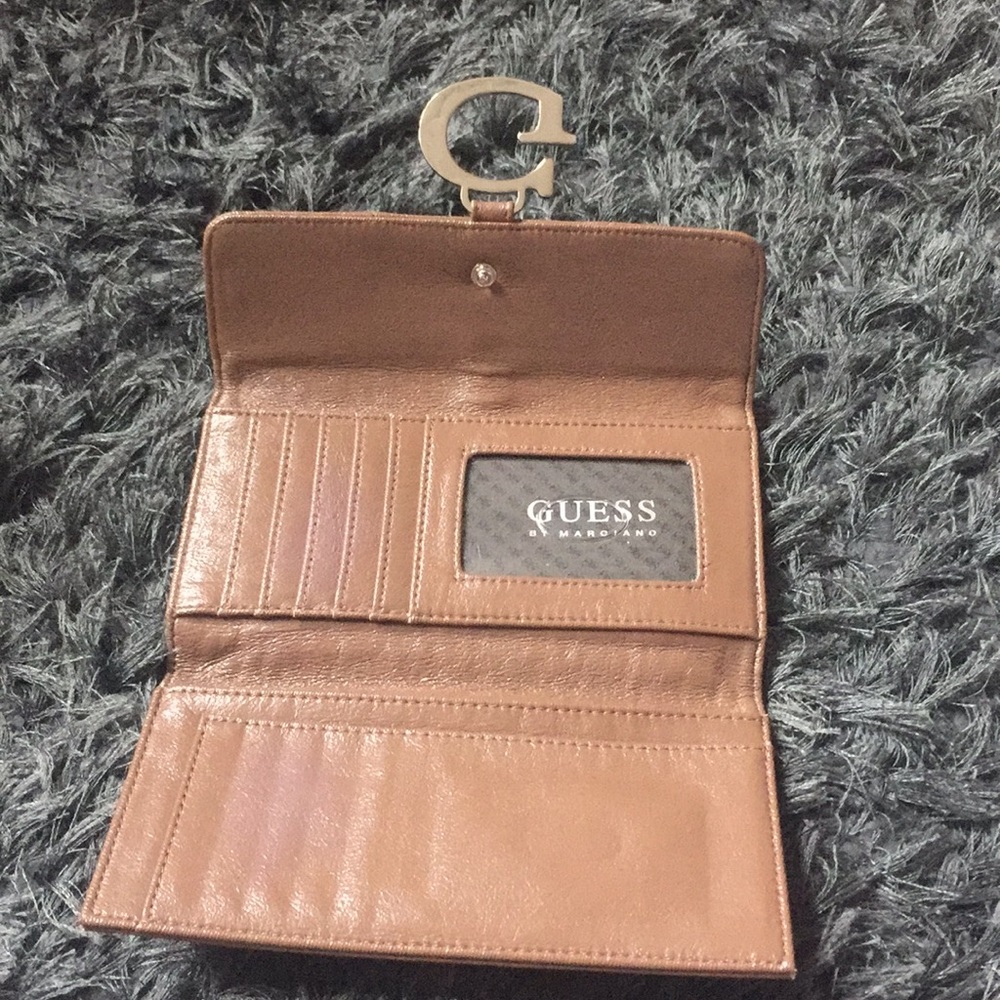 Guess Wallet - Picture 3 of 3